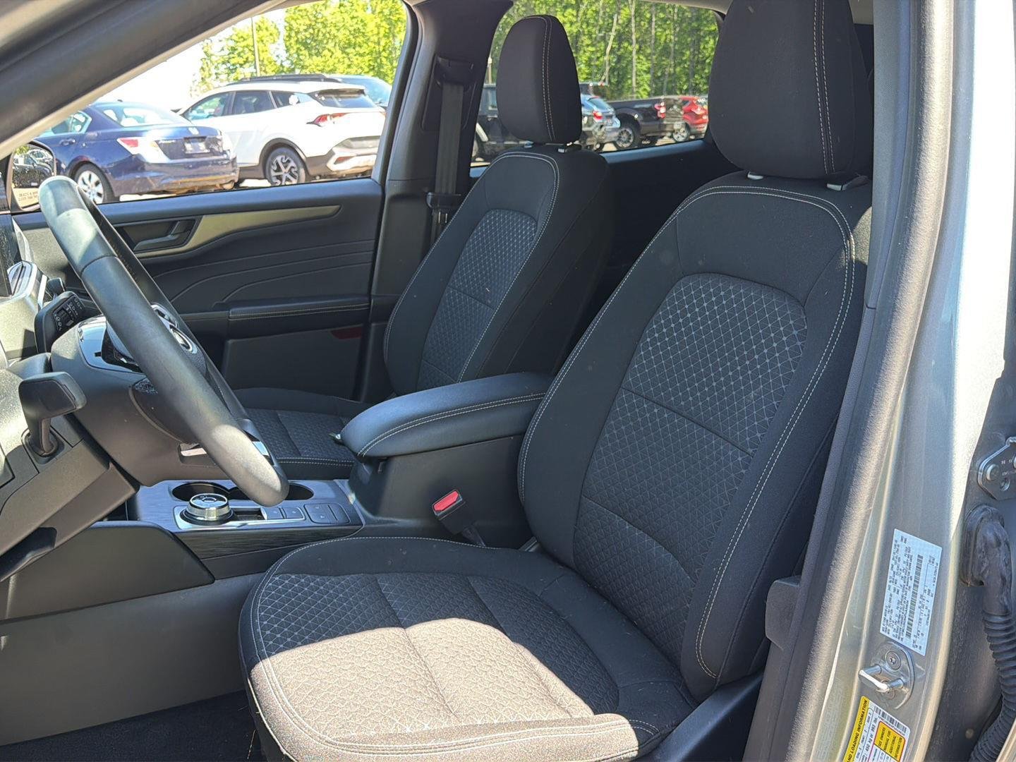 Used 2023 Iconic Silver Ford Active image 3