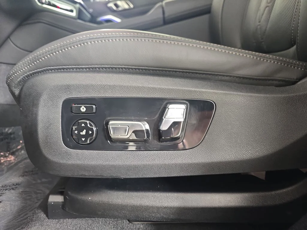 Used 2026 Dravit Grey Metallic BMW M60i image 29
