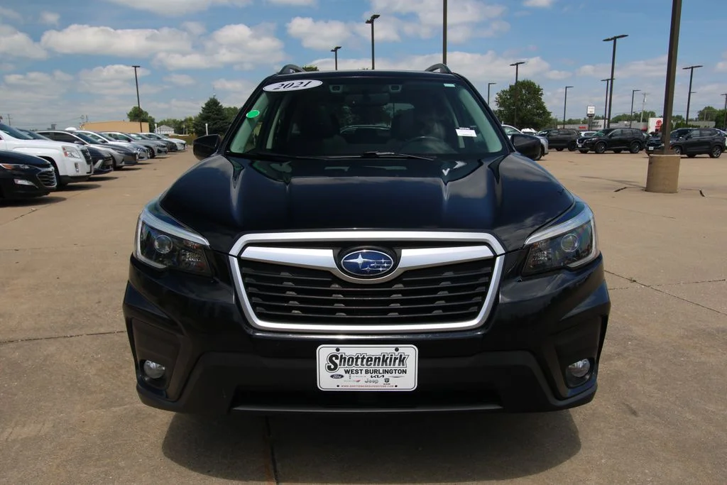 Used 2021  Subaru Premium image 2