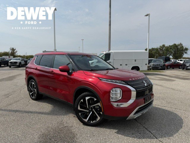 Used 2023 Red Mitsubishi SE Black Edition image 1