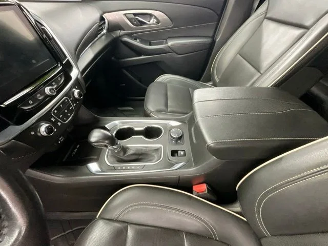 Used 2022 Red Chevrolet Premier image 21