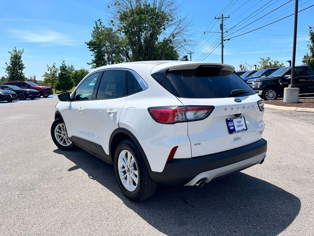 Used 2022 White Ford SE image 4