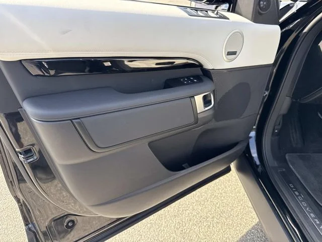 Used 2025 White Land Rover S image 24