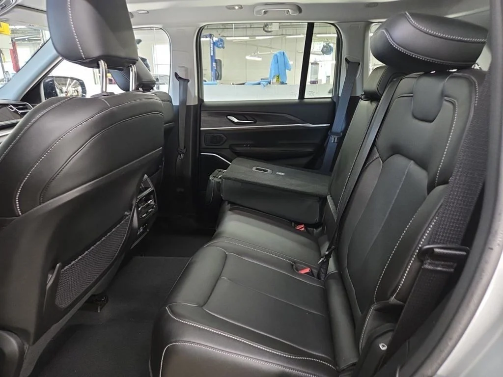 Used 2022 Silver Jeep 4xe image 7
