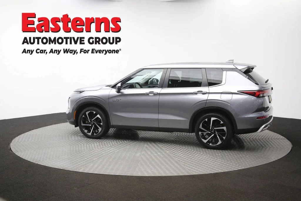 Used 2023 Silver Mitsubishi SE image 62