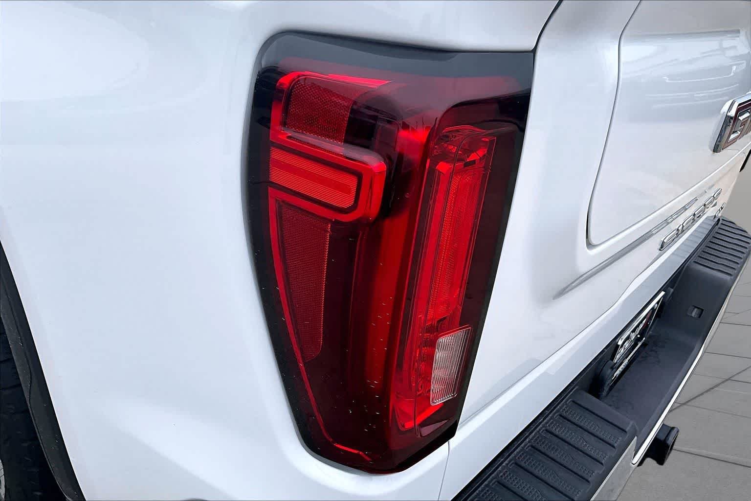 Used 2023 Sterling Metallic GMC AT4X image 29