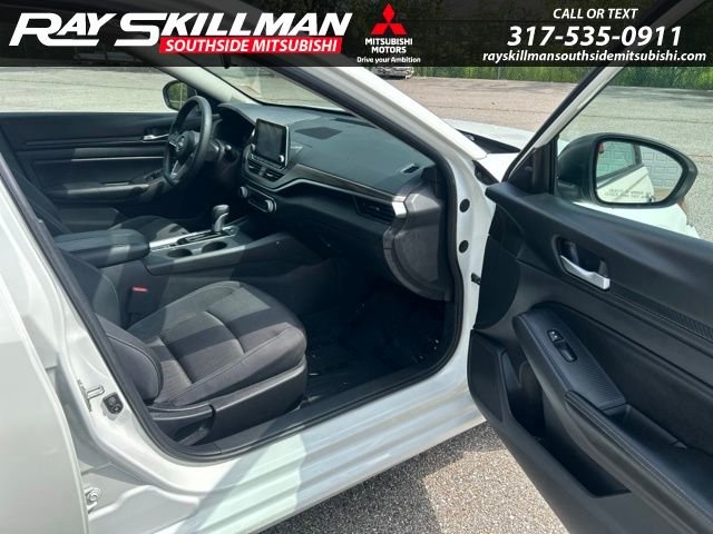 Used 2025 White Nissan 2.5 SV image 14