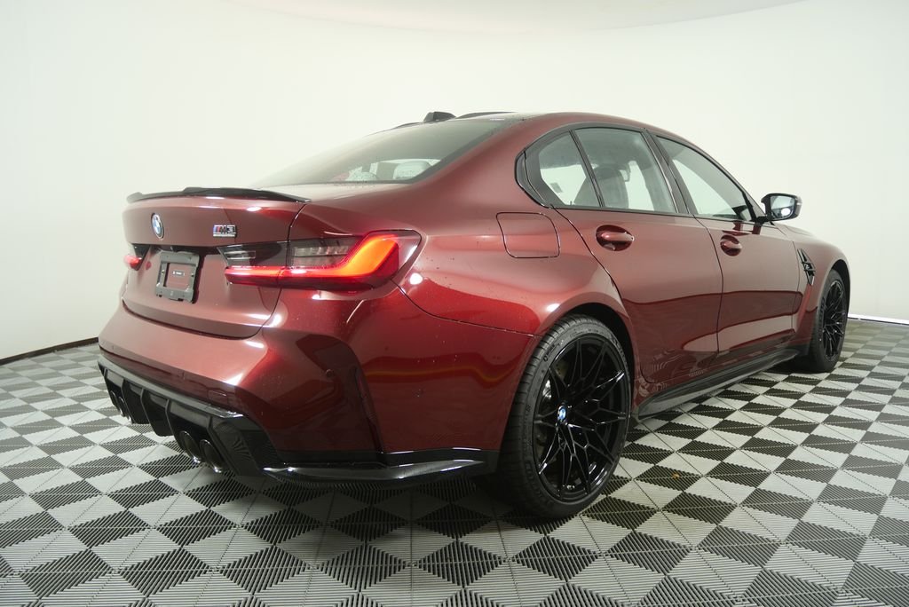 New 2027 Aventurin Red Metallic BMW Competition image 3