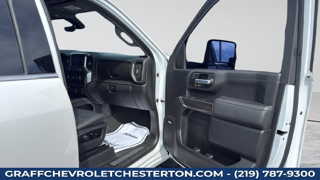 Used 2021 IRIDESCENT PEARL TRICOAT Chevrolet LTZ image 23