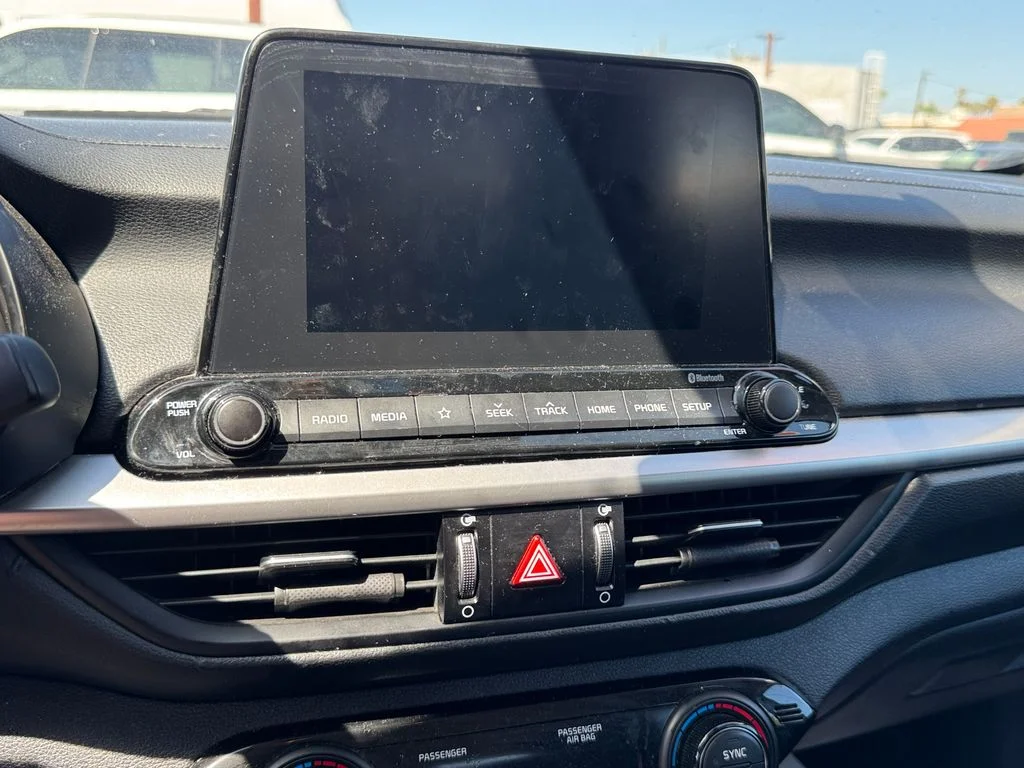 Used 2019 Red Kia LXS image 21
