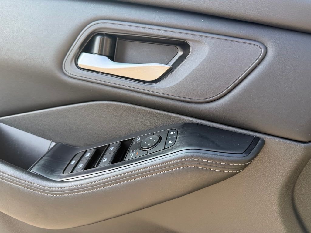 Used 2024 Silver Nissan SV image 15
