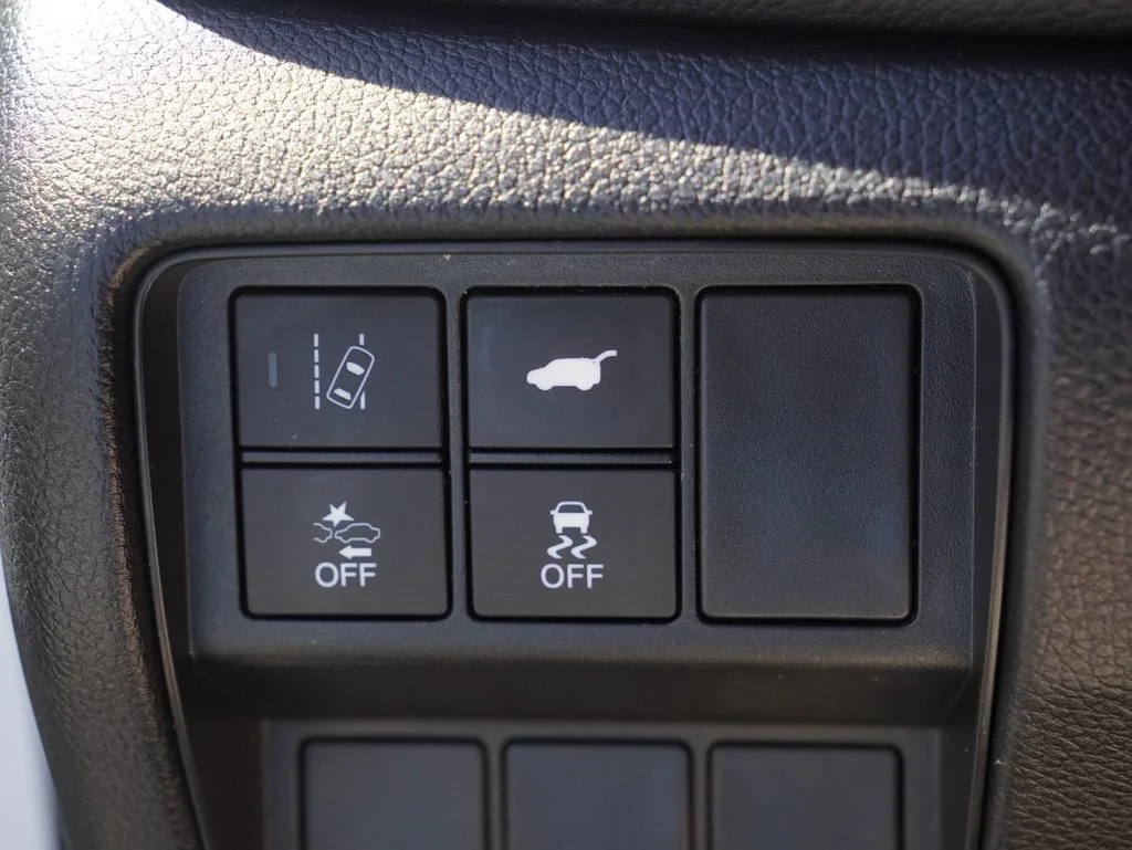 Used 2018 White Honda EX-L image 9