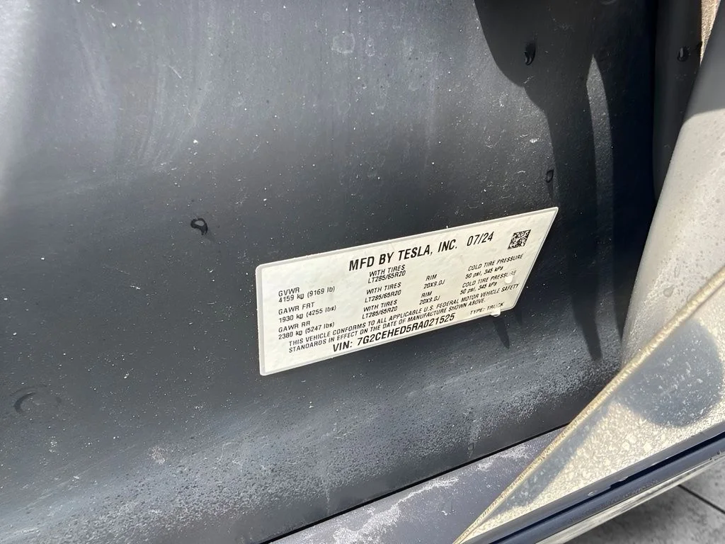Used 2024  Tesla Base image 29