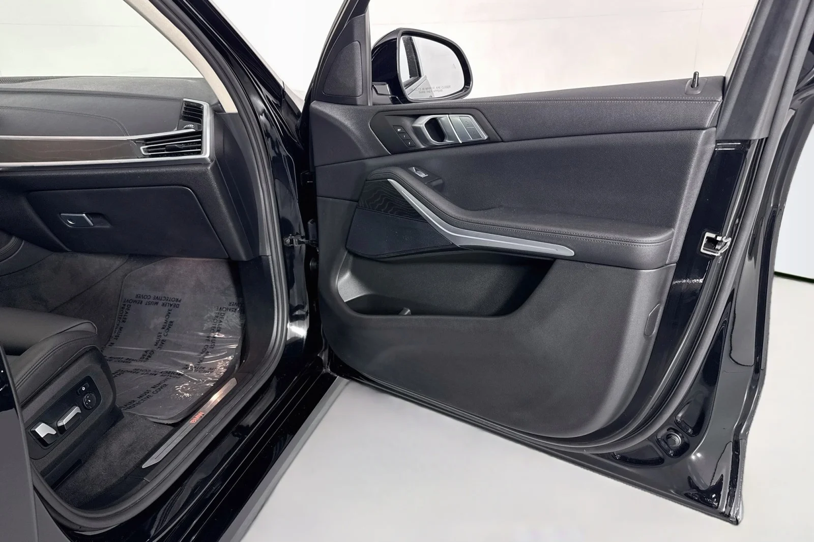 Used 2022 Jet Black BMW xDrive40i image 25