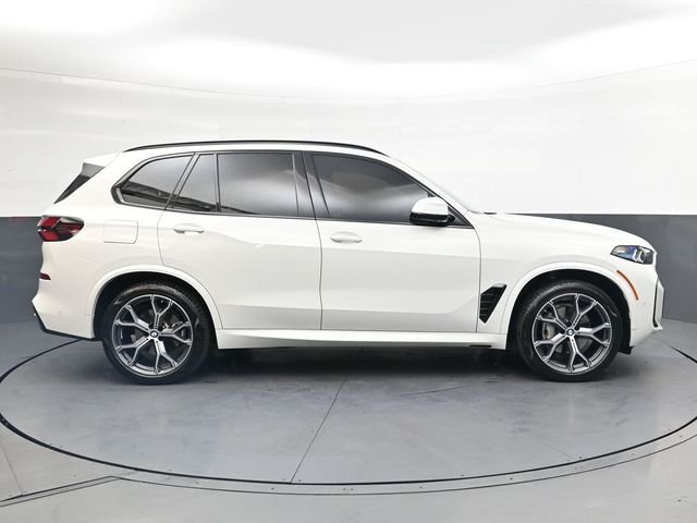 Used 2025 White BMW xDrive40i image 3