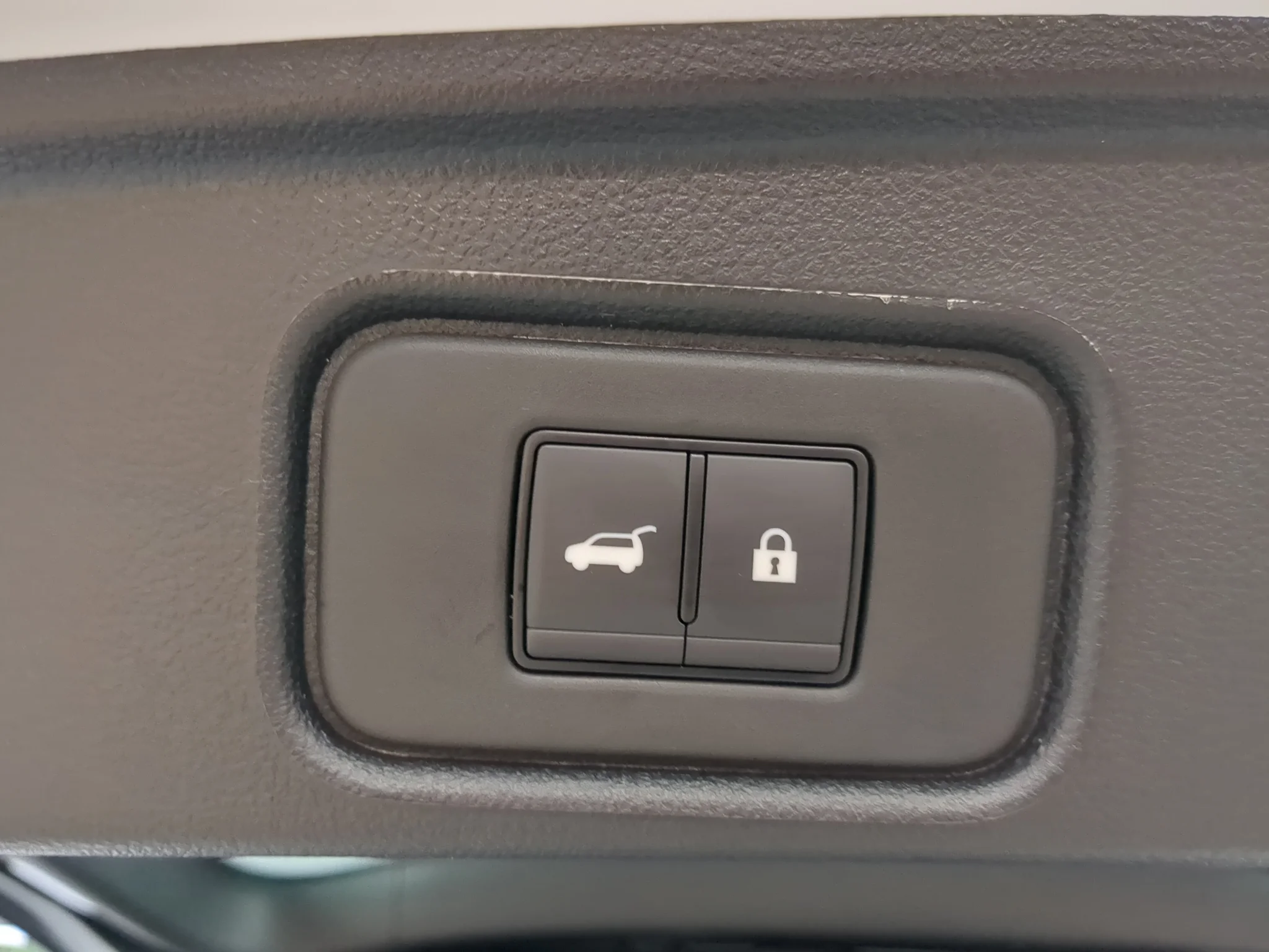 New 2026 2T WHT BLK Nissan Platinum image 18