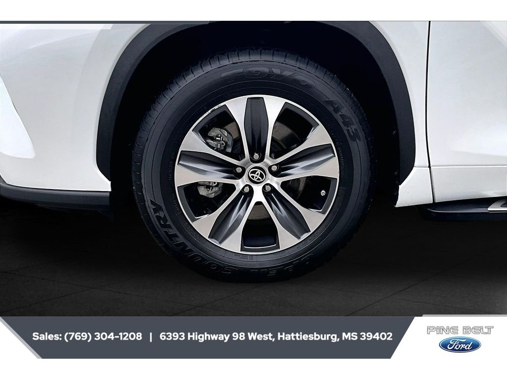 Used 2023 Wind Chill Pearl Toyota XLE image 8