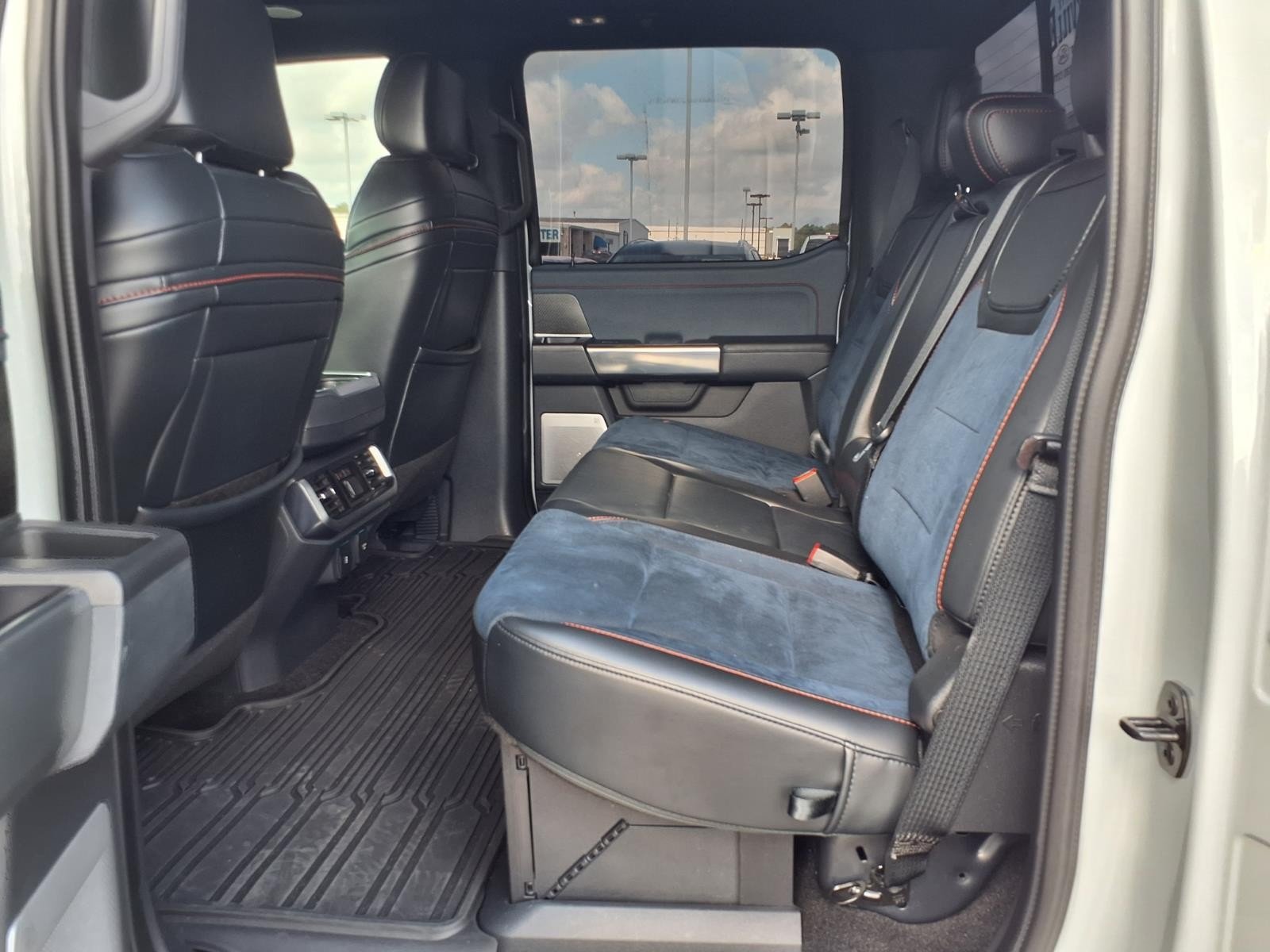 2023 Ford F-150 Raptor - Photo 12