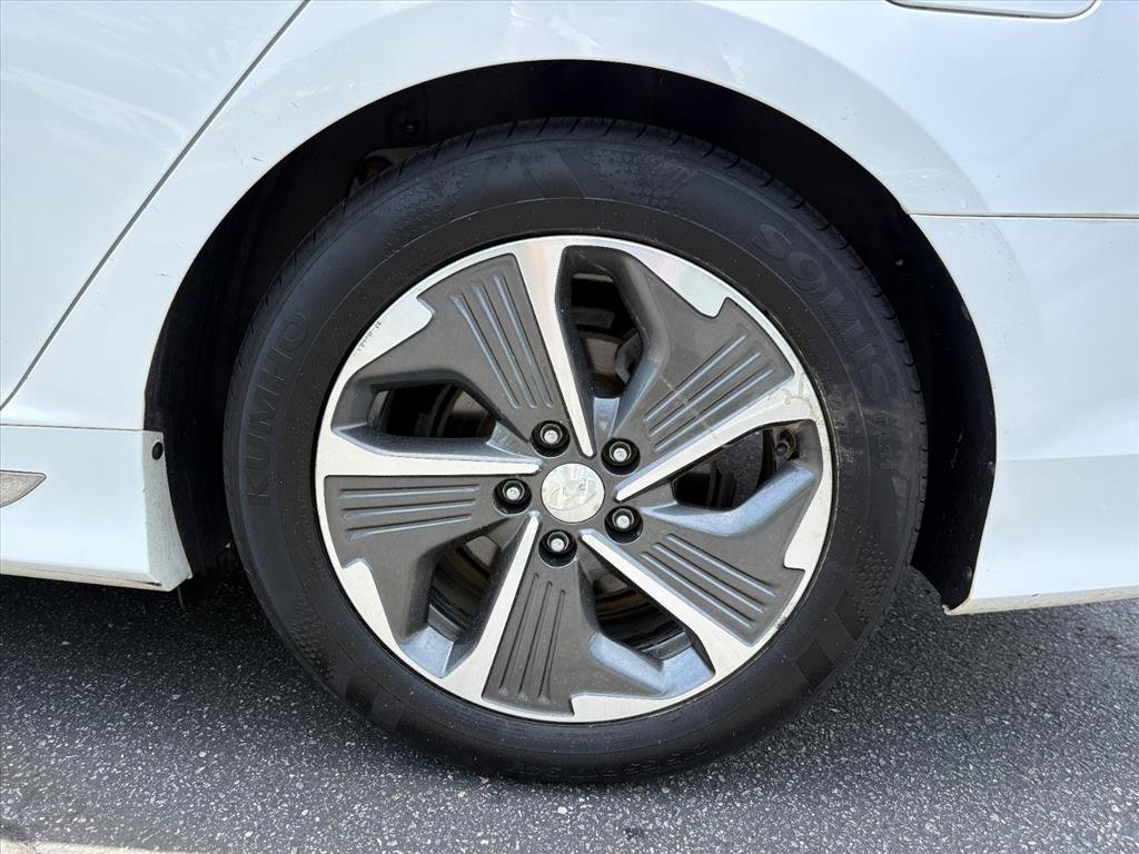 Used 2019 Hyper White Hyundai Limited image 24