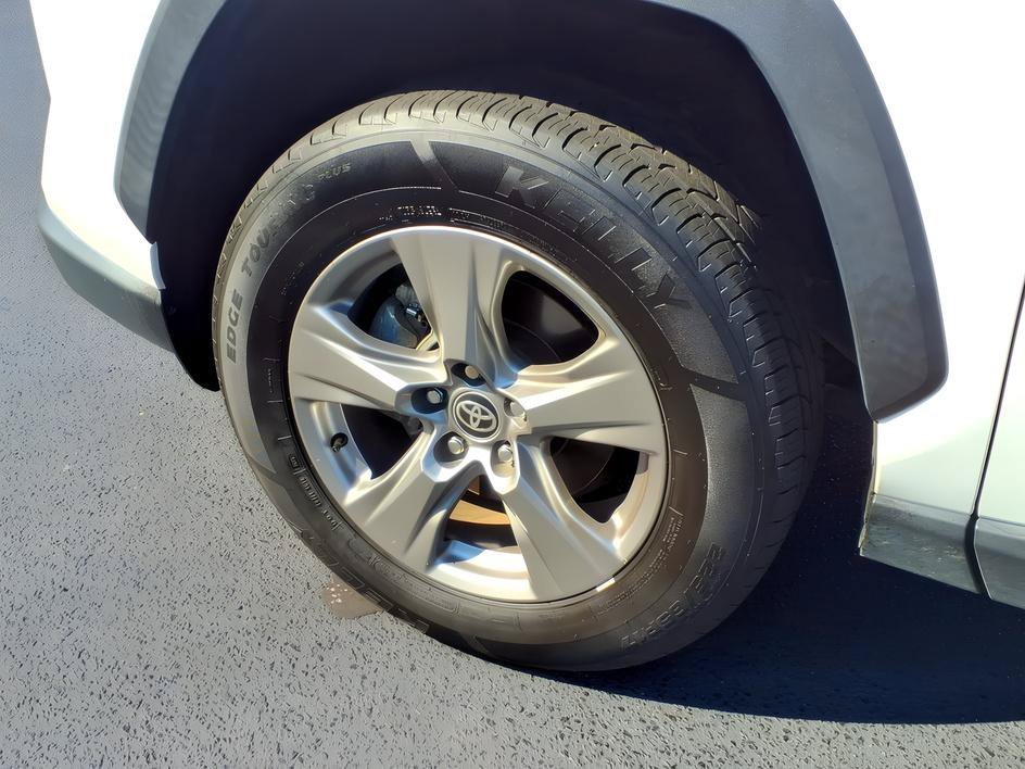 Used 2024 Ice Cap Toyota XLE image 9
