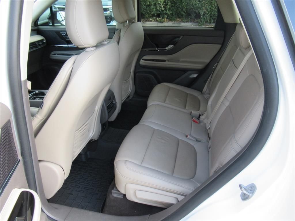 Used 2022 White Lincoln Standard image 33