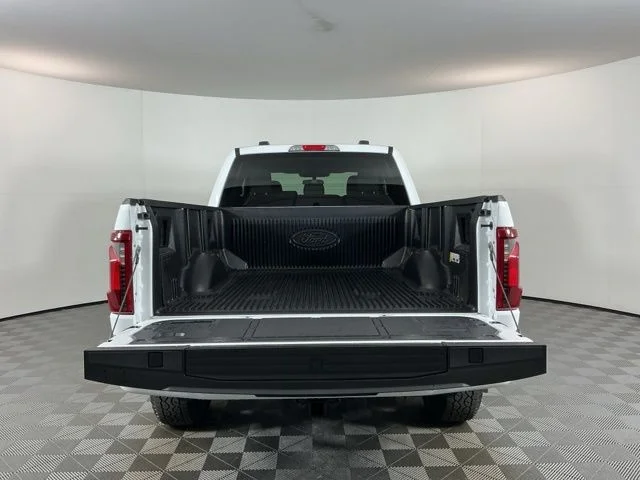 New 2026 Oxford White Ford XLT image 7