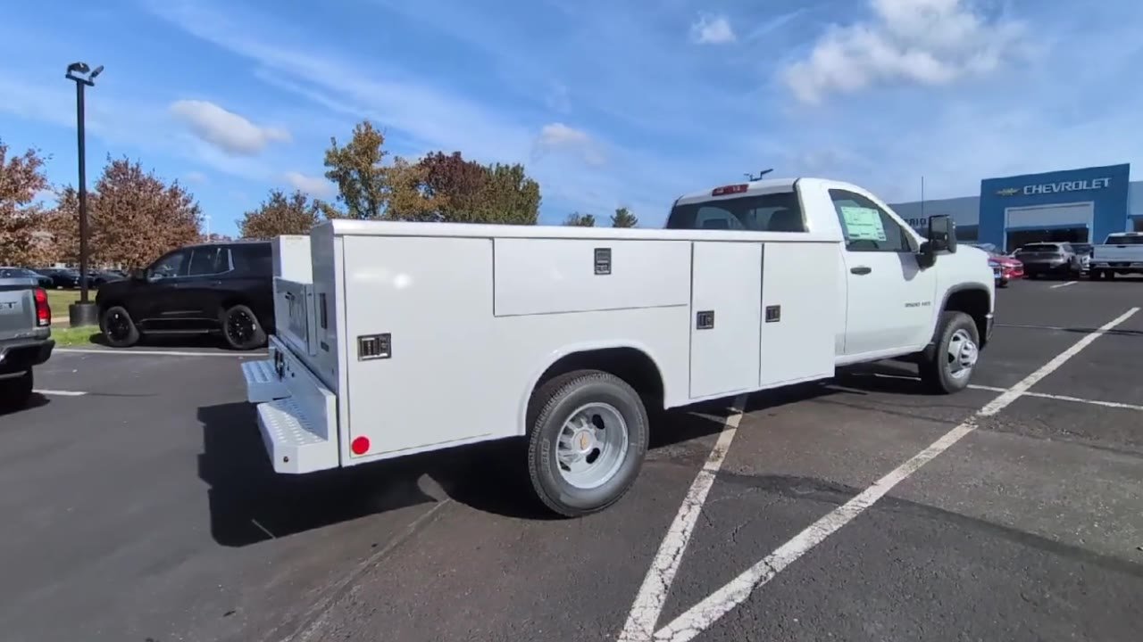 New 2025 Summit White Chevrolet Work Truck image 40