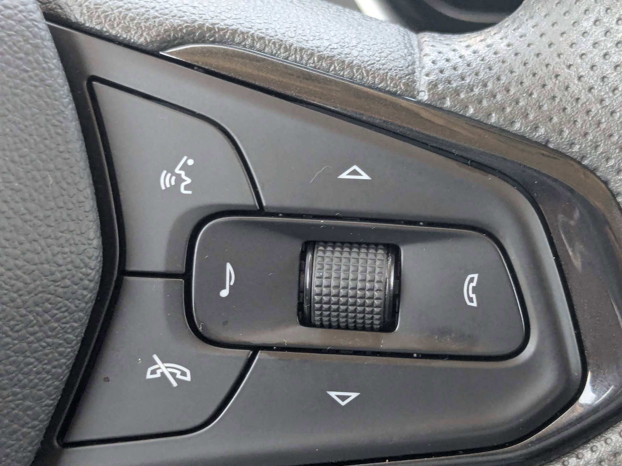 Used 2025 Mosaic Black Metallic Chevrolet LT image 31