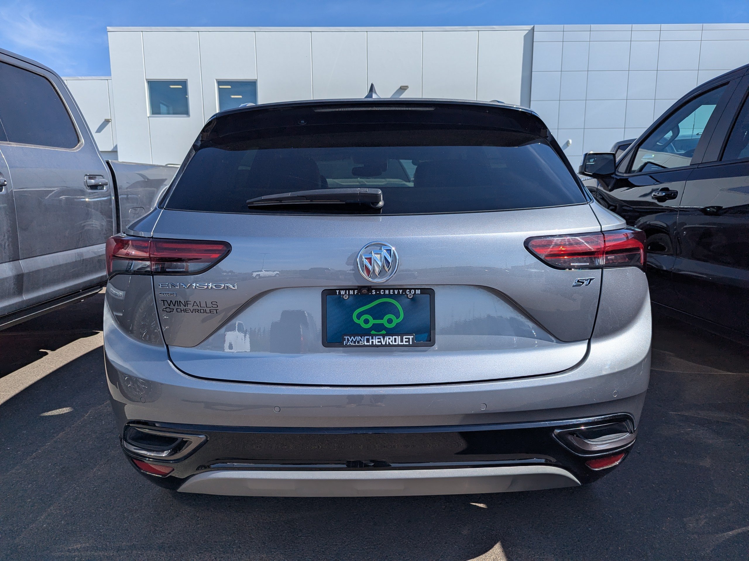 Used 2022 SATIN STEEL METALLIC Buick Essence image 6