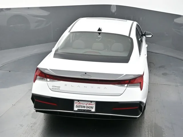 Used 2025 White Hyundai SEL Convenience image 52