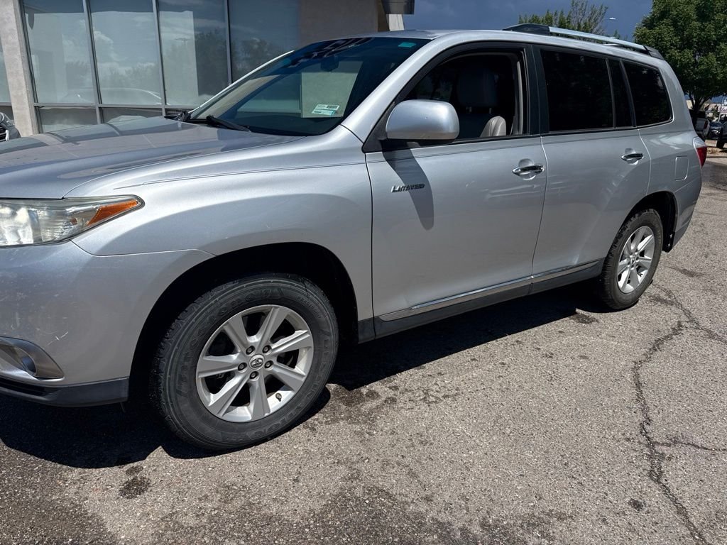 Used 2011 Silver Toyota Limited image 2