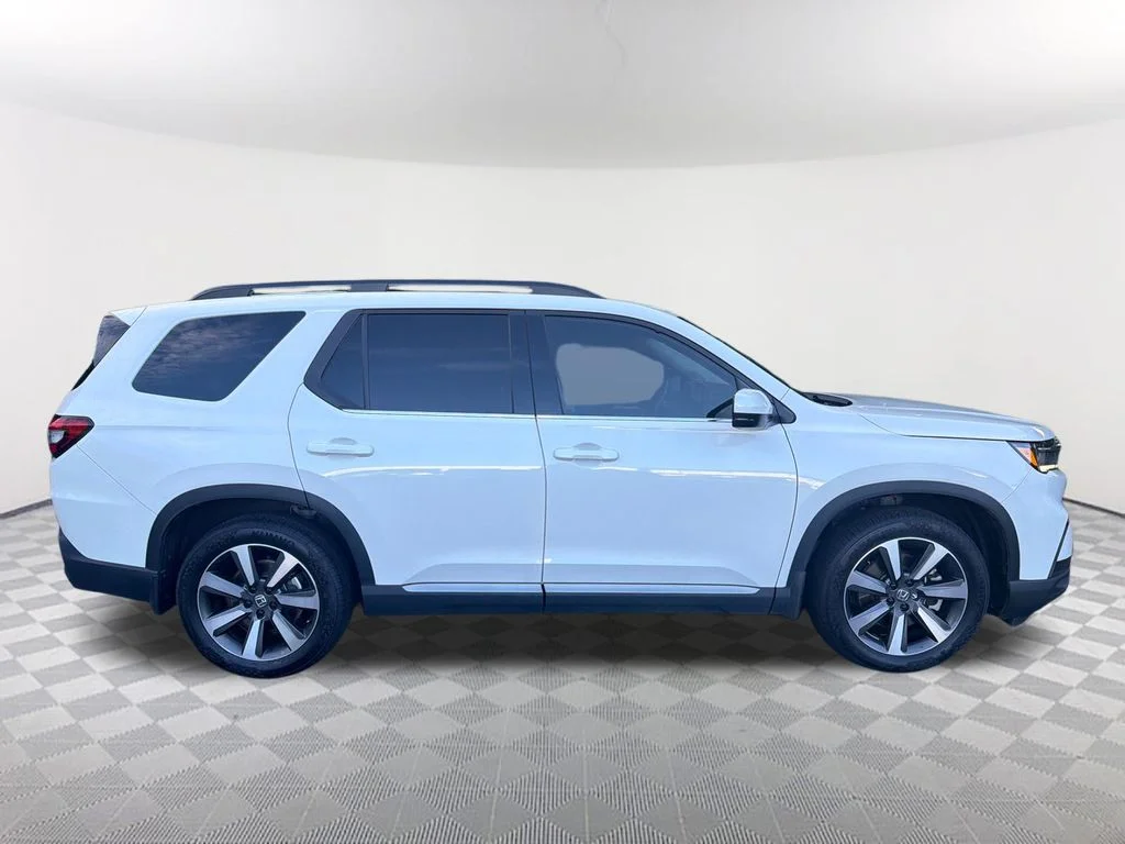 Used 2024 White Honda Touring image 4