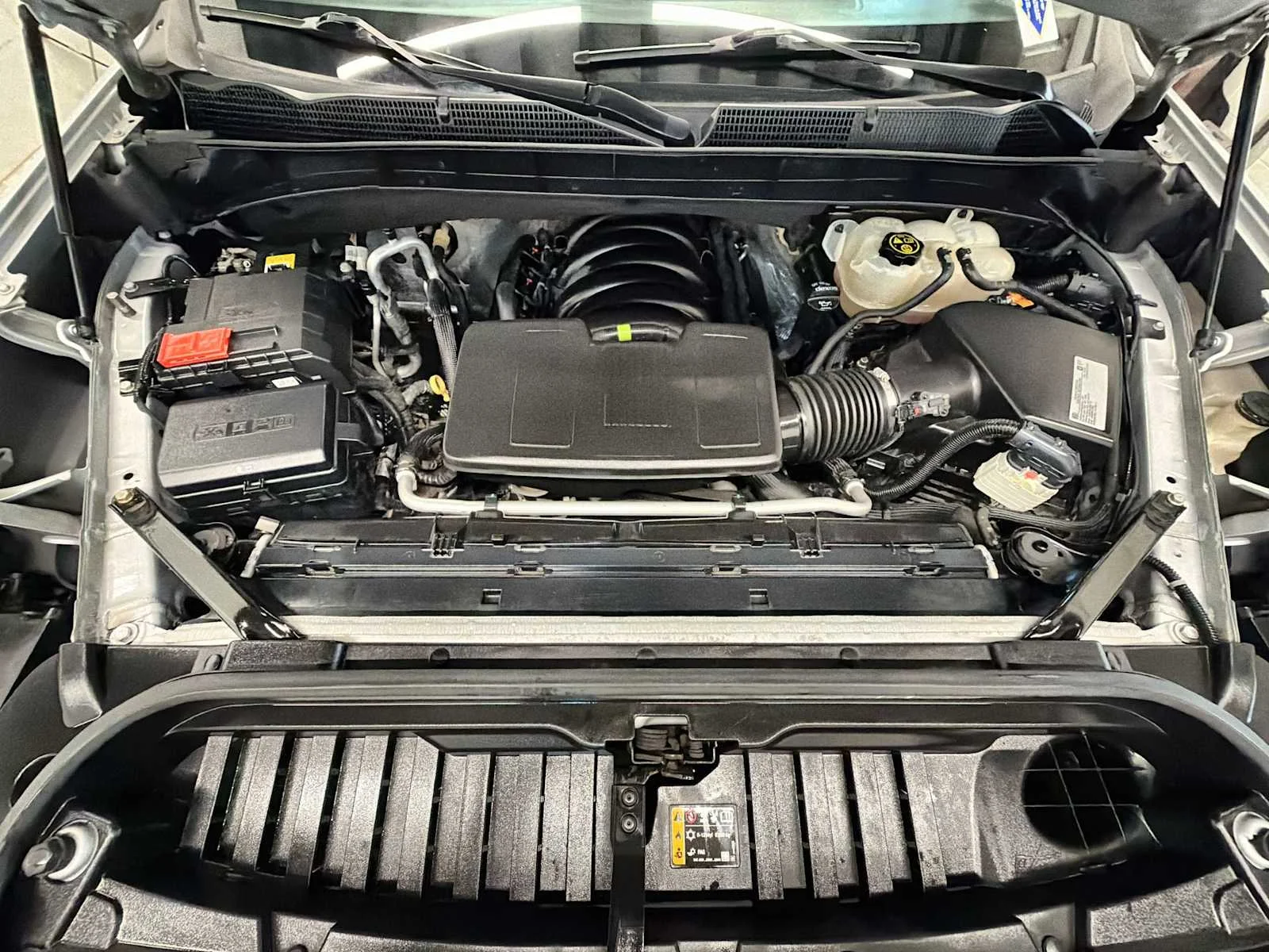 Used 2019 Quicksilver Metallic GMC Elevation image 17