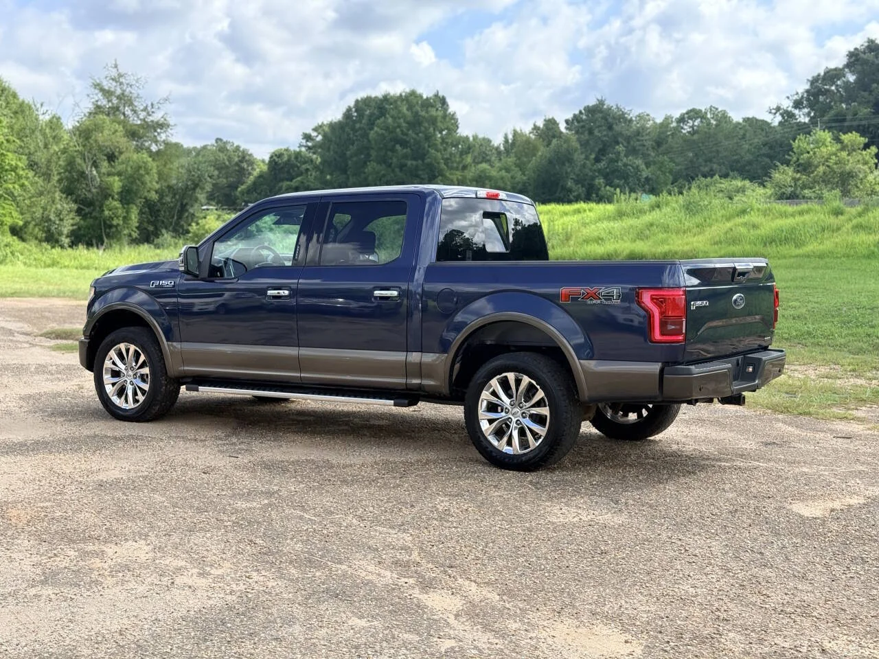 Used 2015 Blue Ford Lariat 4x4 4dr SuperCrew 5.5 ft. SB image 3