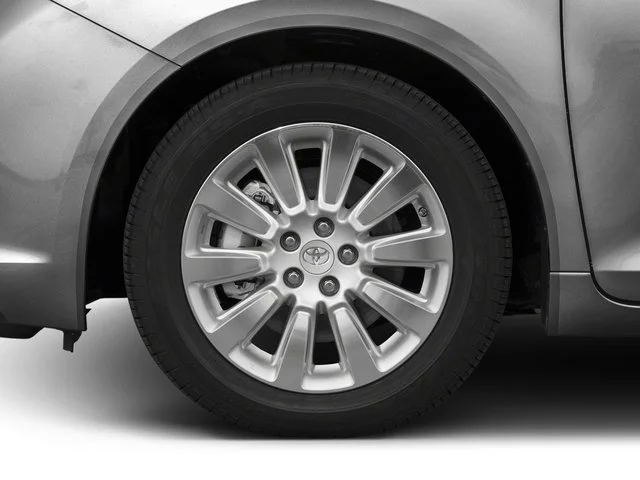 Used 2017 Blizzard Pearl Toyota XLE Premium image 11
