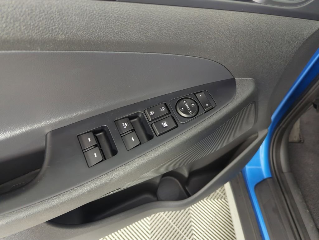 Used 2018 Blue Hyundai SEL Plus image 19
