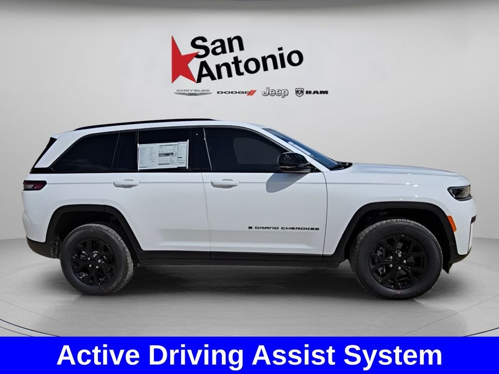 New 2026 Bright White Clear-Coat Exterior Paint Jeep Altitude image 17