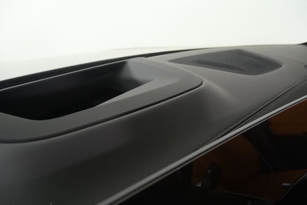 Used 2026 Carbon Black Metallic BMW xDrive40i image 22