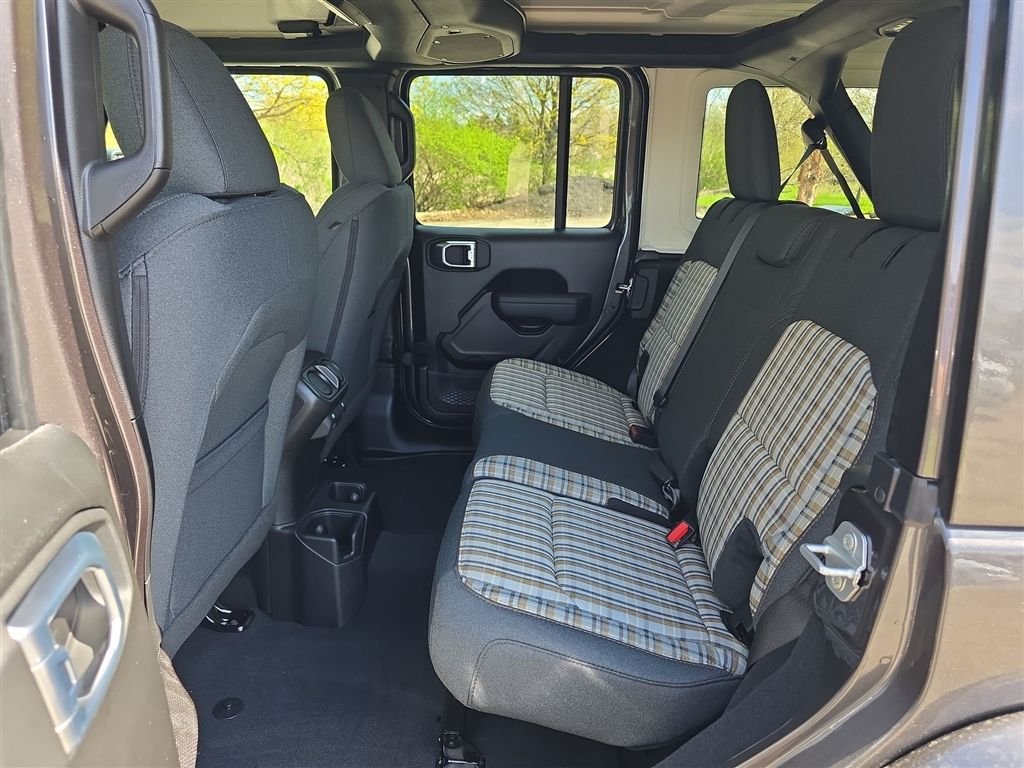 New 2026 Granite Crystal Metallic Clear-Coat Exterior Paint Jeep 85th Anniversary Edition image 16