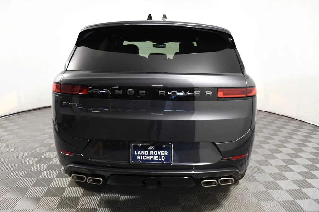 New 2026 Carpathian Gry Land Rover Dynamic SE image 5