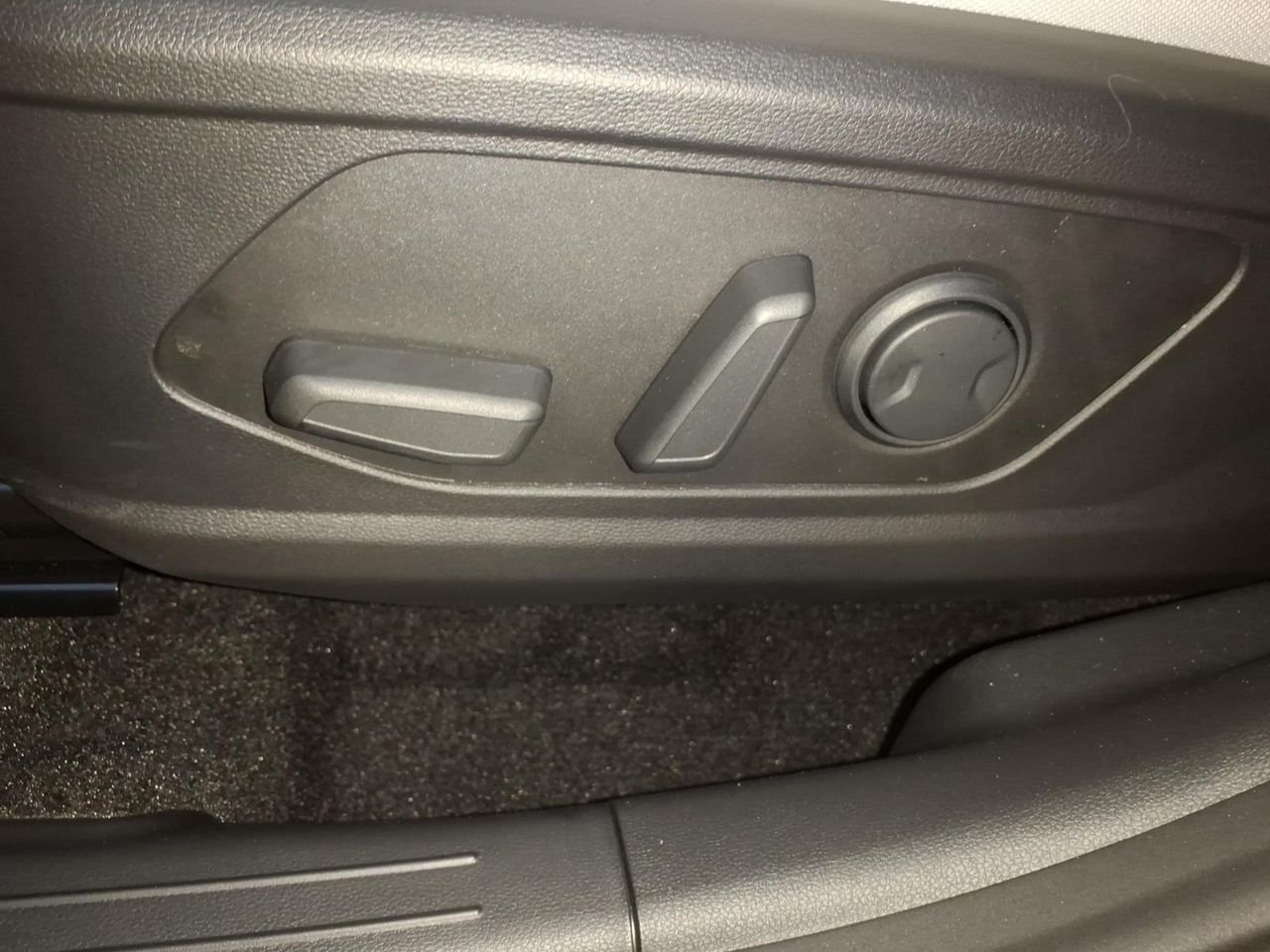 New 2026 Ash Black Hyundai SEL AWD image 22