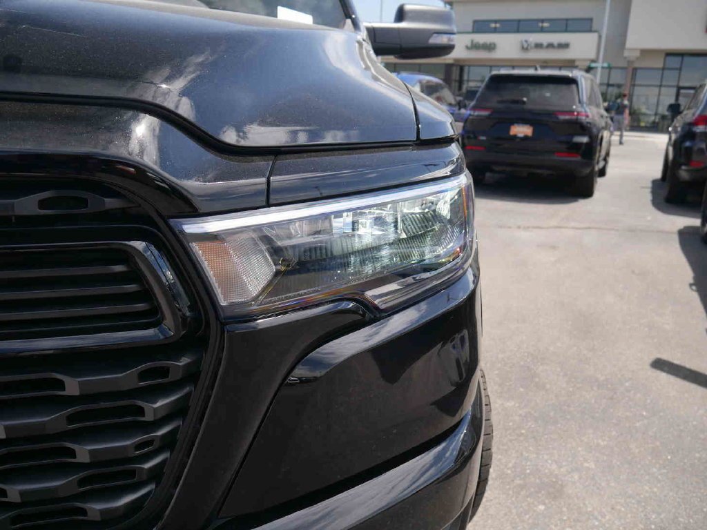 New 2026 Diamond Black Crystal Pearl-Coat Exterior Paint RAM BIG HORN image 24