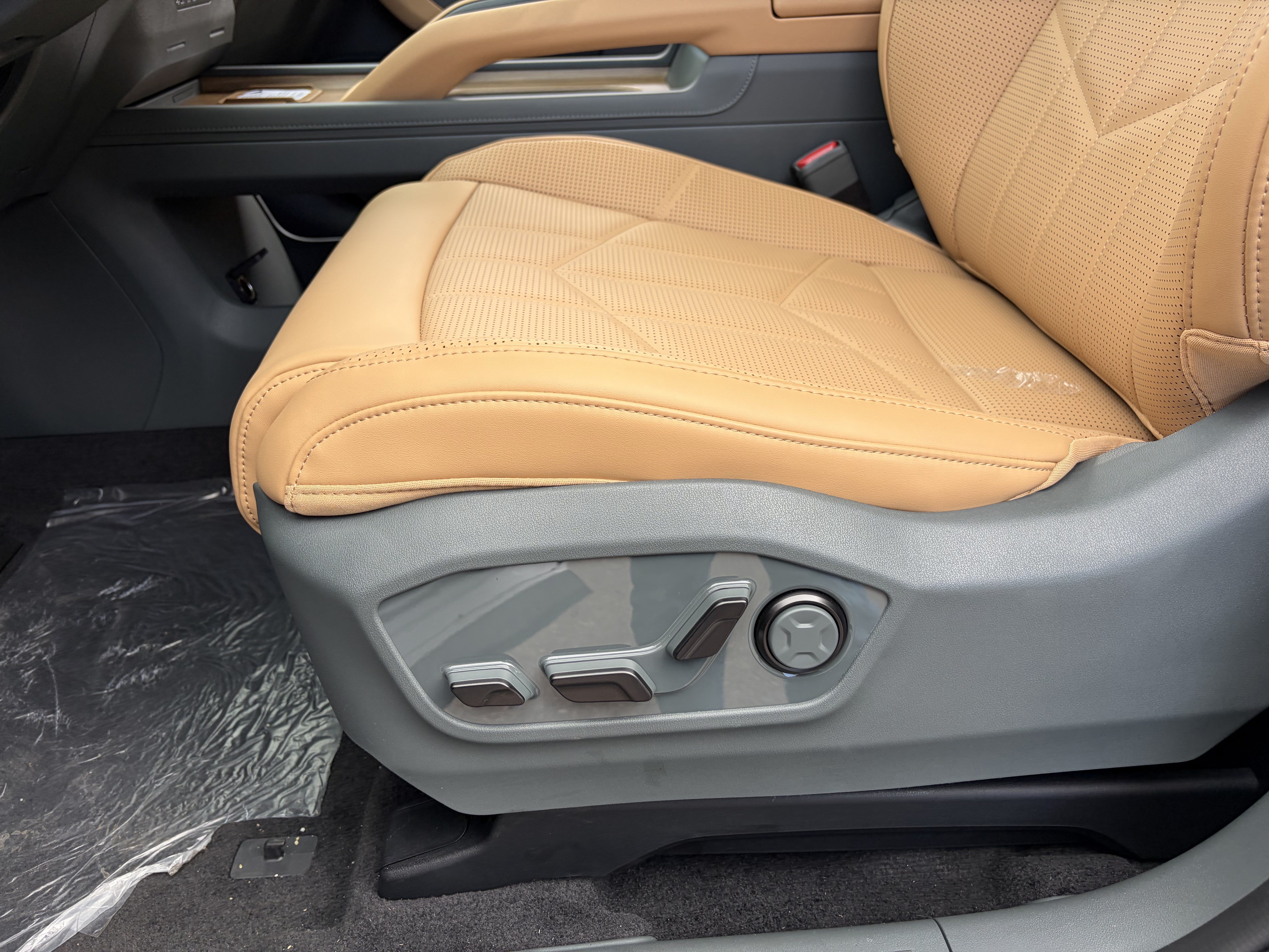 New 2027 Glacial White Pearl Kia X-LINE SX image 16