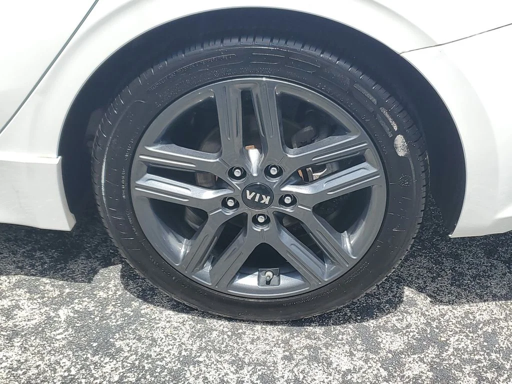 Used 2021 White Kia GT-Line image 7