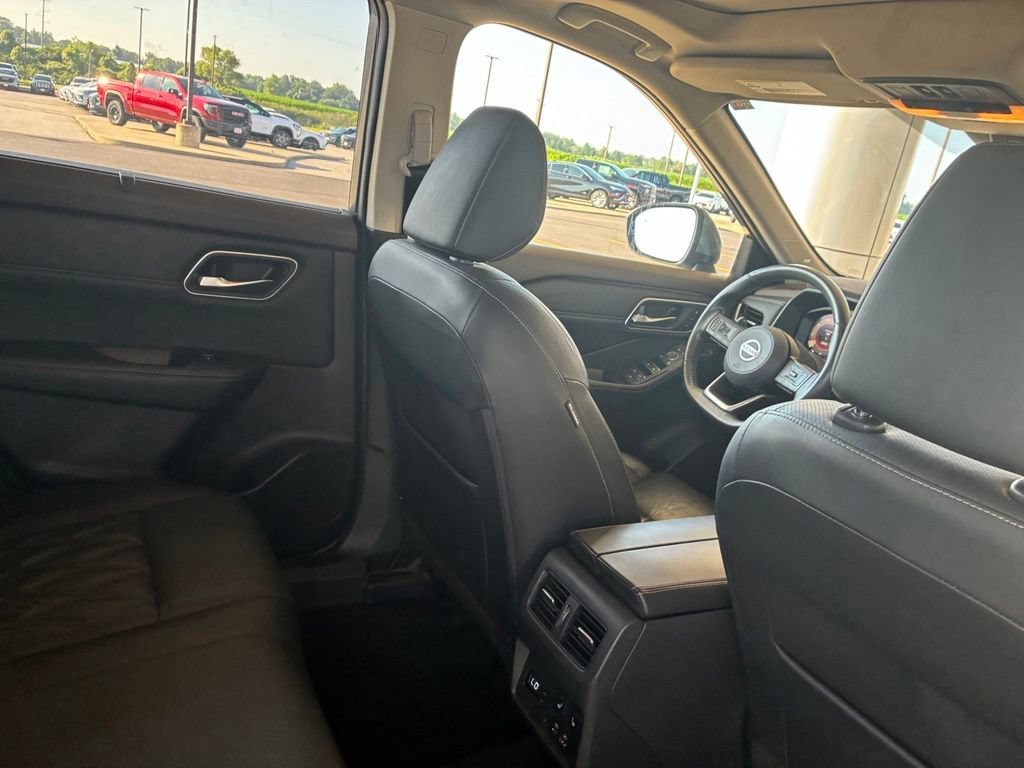 Used 2021 Gray Nissan Platinum image 21