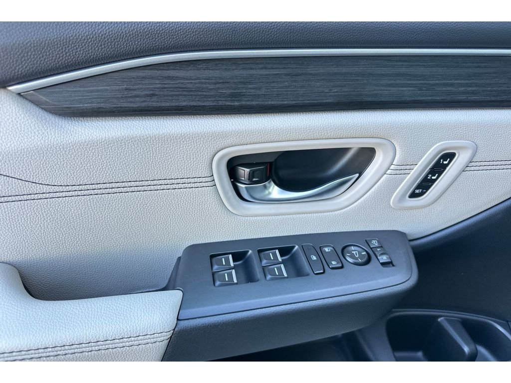 New 2026 Platinum White Pearl Honda Touring image 12