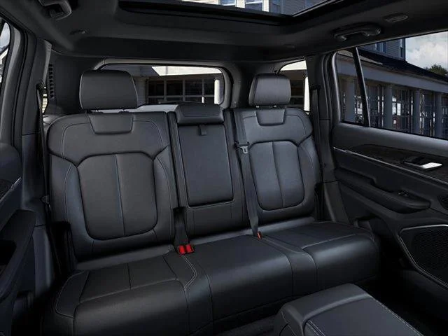 New 2026 Diamond Black Crystal Pearlcoat Jeep Limited image 15