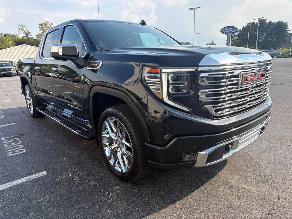 Used 2022 Onyx Black GMC Denali image 7