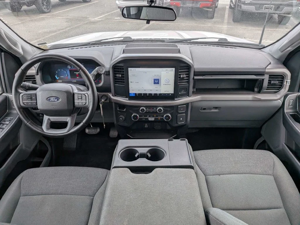 Certified Used 2025 Oxford White Ford XLT image 13