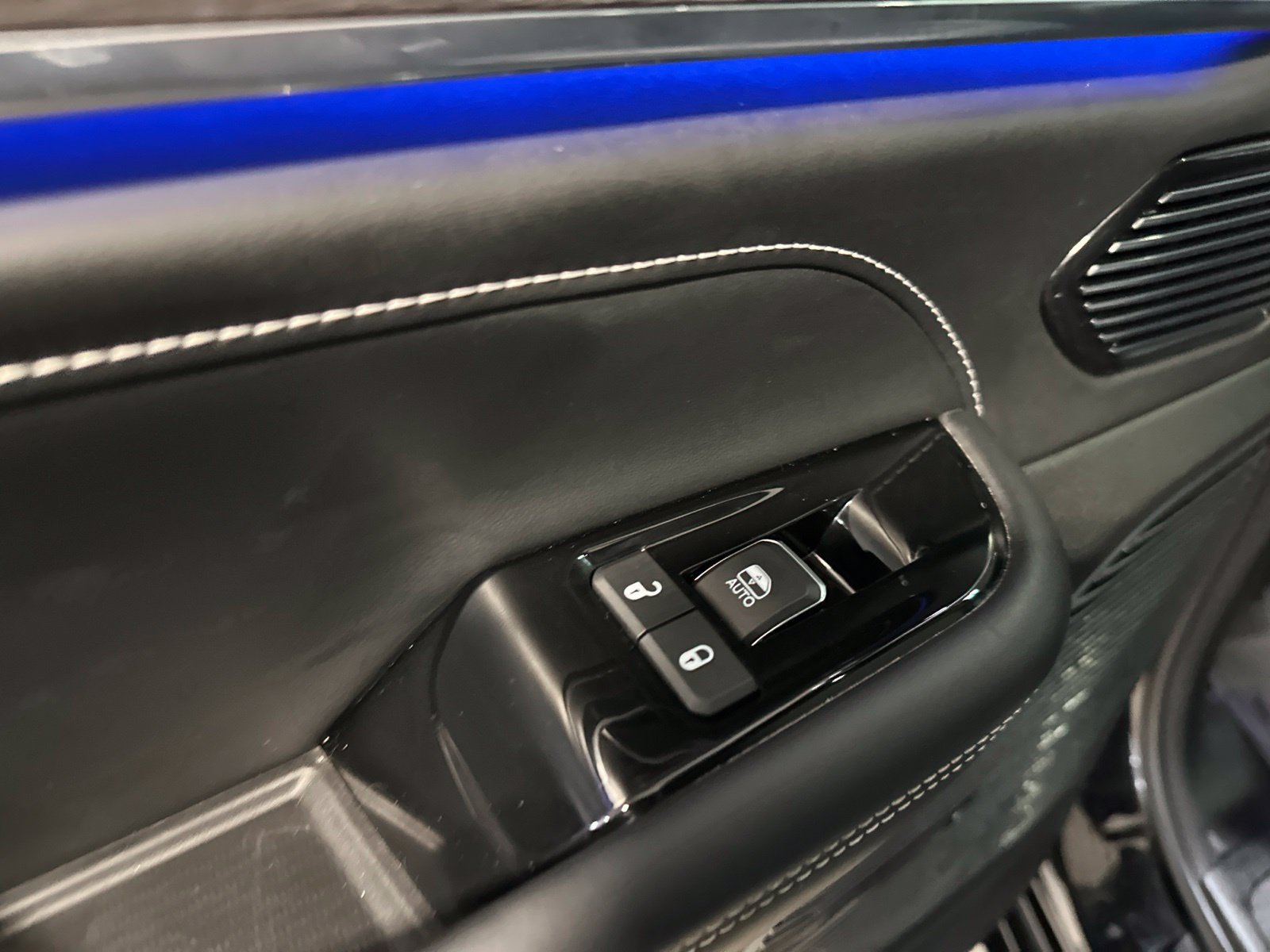 Used 2023 Black Jeep Overland image 31